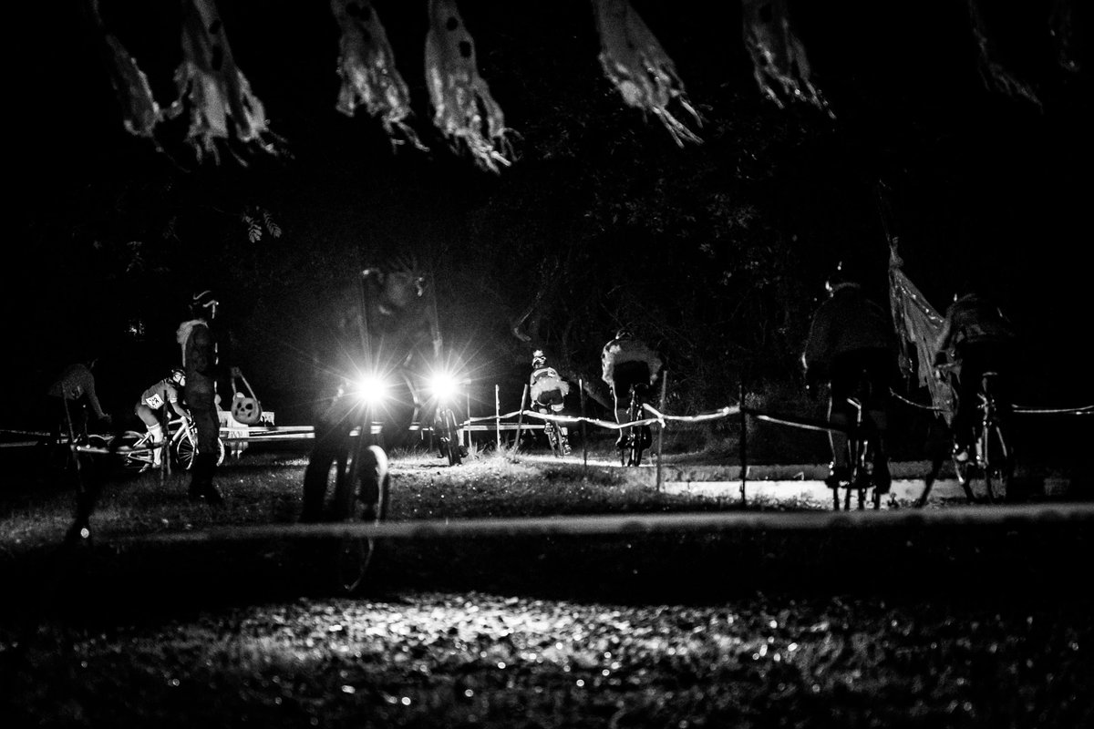 fifthstreetcx's tweet photo. Just two nights away from FSX Halloween! @RitcheyLogic and @keystonerunning will be awarding costume prizes for best dressed; there will be a Witches Woods, Spooky Hollow, and @FunkBrewing hang-out paddock. Gabe and Willow will be shooting portraits and capturing action. https://t.co/CkGPv87gxN