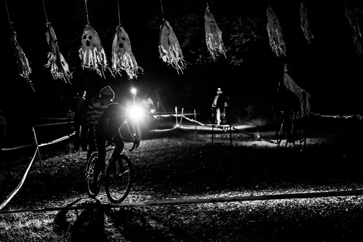 fifthstreetcx's tweet photo. Just two nights away from FSX Halloween! @RitcheyLogic and @keystonerunning will be awarding costume prizes for best dressed; there will be a Witches Woods, Spooky Hollow, and @FunkBrewing hang-out paddock. Gabe and Willow will be shooting portraits and capturing action. https://t.co/CkGPv87gxN