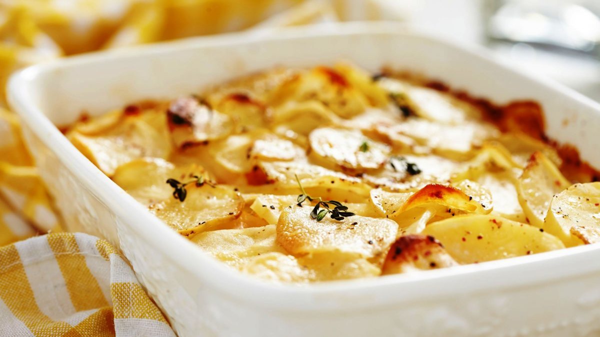 CocinayVino's tweet photo. Con pocos ingredientes, sencillas y sabrosas son estas papas🥔 al gratén.https://t.co/UQAZgLWEz7 https://t.co/yTXTdaAWNw