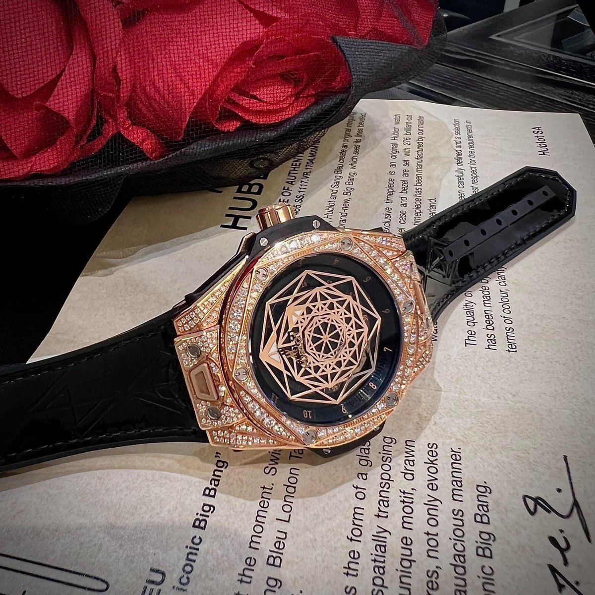 Tubinh02's tweet photo. 👉 HL Big Bang Sang Bleu 39mm King Gold Pave Diamonds
• Tình trạng : Brand New | Fullset 2022
• Thoả thuận tốt chỉ 7xx triệu

- Em Bình: 0889939999 - 0886197777
- Số 14 Thể Giao, Hai Bà Trưng, Hà Nội https://t.co/vvOJo0eLTM