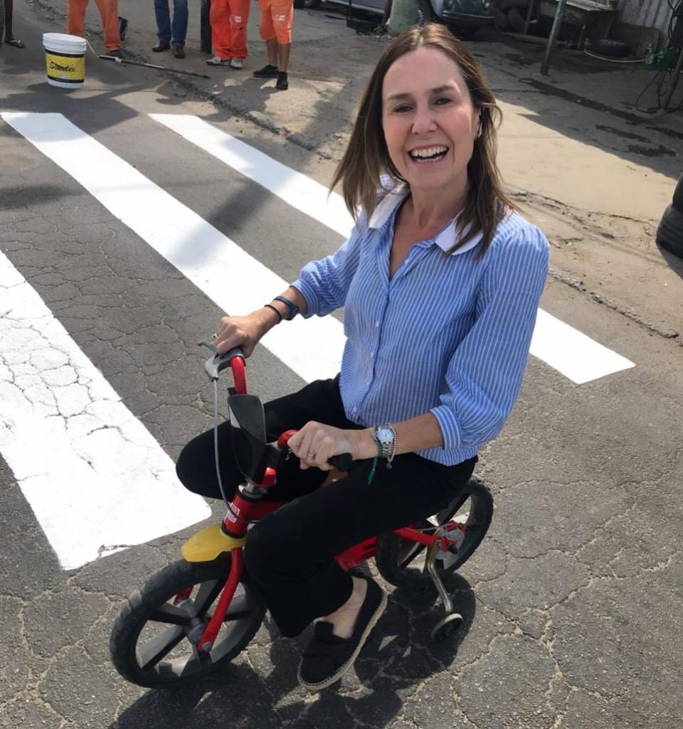 HugoGloss's tweet photo. Nosso coração está partido... 💔 A repórter da TV Globo, Susana Naspolini, faleceu na tarde desta terça-feira (25), aos 49 anos. A jornalista estava internada há mais de uma semana para tratar o quinto câncer. (+) https://t.co/6F7Hruv0xs