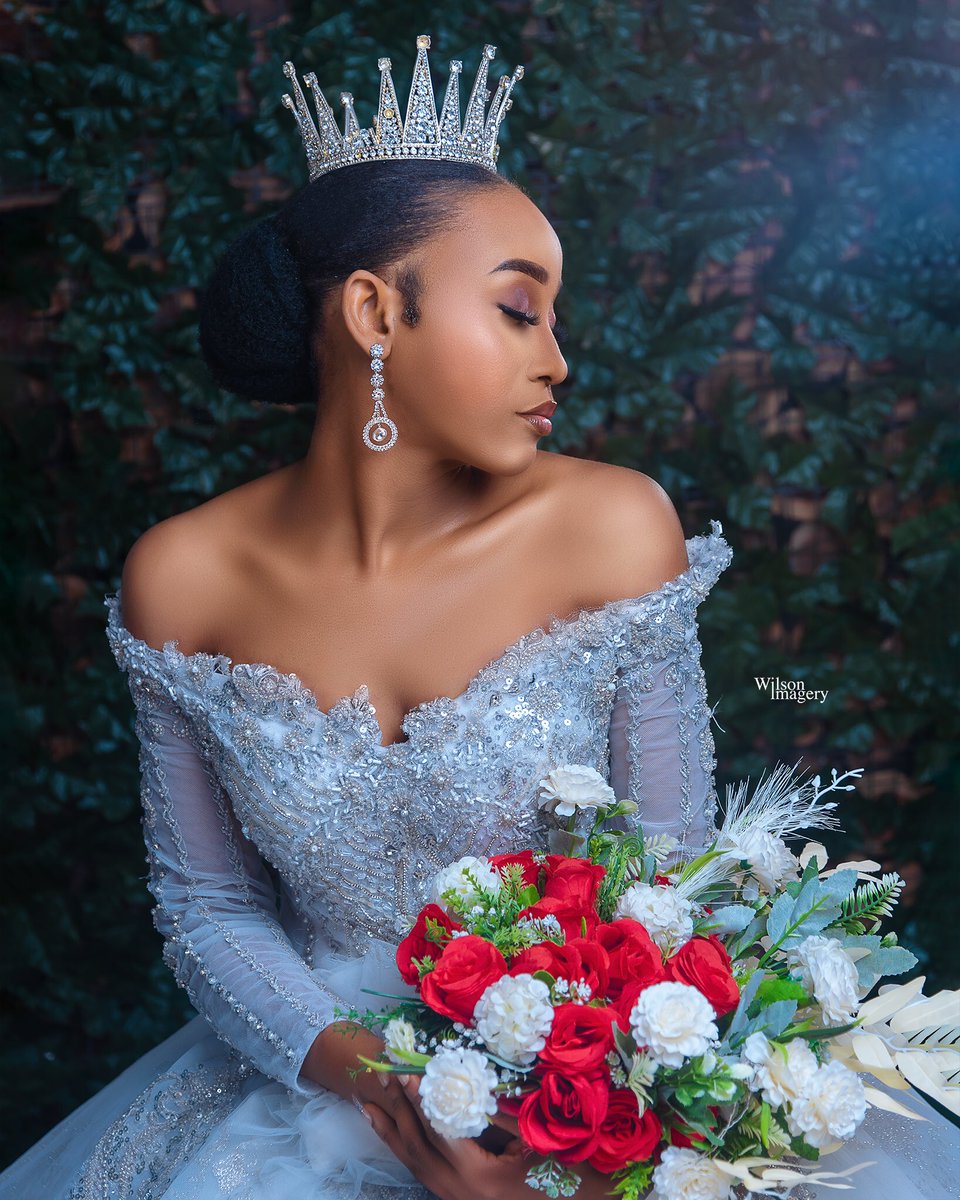 imagery_wilson's tweet photo. Be inspired.
Model @dramatik_lyna
Makeup @ifybestb.w
Hairstylelist @ifybeauty6984
Robe @paradise_event_decor_company
Photographer @wilson_imagery
#wedding #bride #bridetobe #bellanaijaweddings #weddinginspiration #brideshoot #brideshower #nigeriawedding #weddingdress. https://t.co/1OrabSg7ki