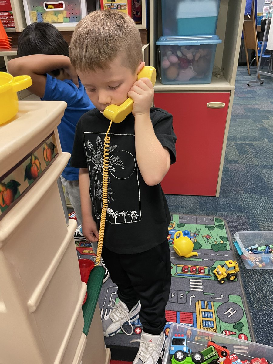 using our imagination 🧠 in dramatic play! 🍳🍽📞 #webelieveinflc #kindergartenfun