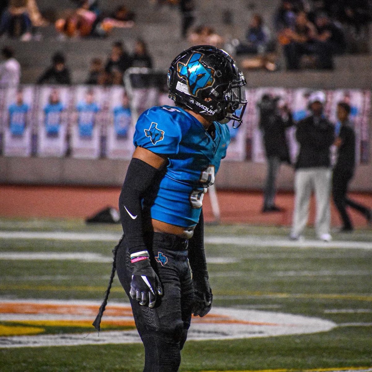 EPSports915's tweet photo. 2022 EP Area Week 9 District 1-6A #TXHSFB π Visuals on 10.20.22
Franklin Cougars
π
Pebble Hills Spartans
πΈ @offspeedpics βοΈ
In Partnership β¬οΈ
@superphenom06 βοΈ
π https://t.co/ThYQhS7Kau
#BorderlandSports #OffSpeedPics #FFN600 https://t.co/hyG6EW1SFU