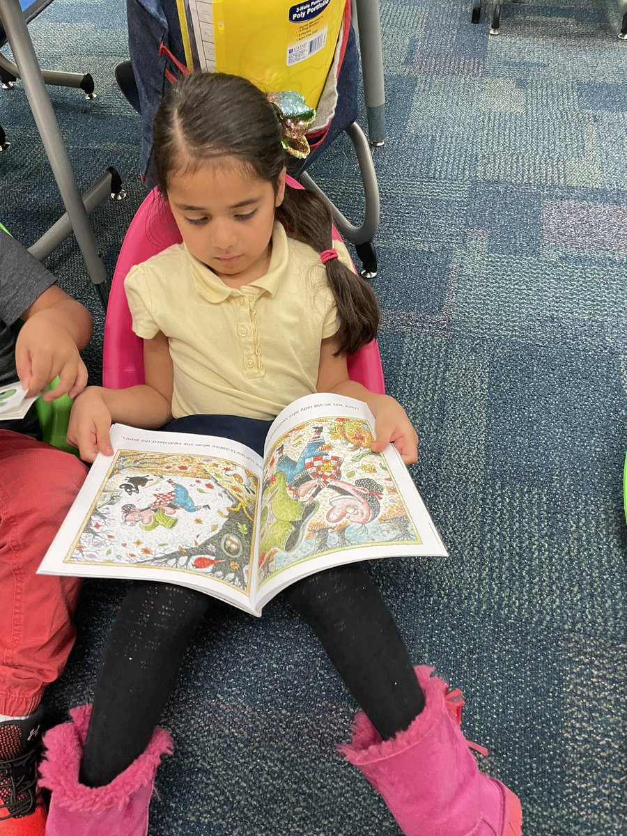 getting cozy in our scoop chairs in the library 🥰📚 #webelieveinflc #kindergartenfun