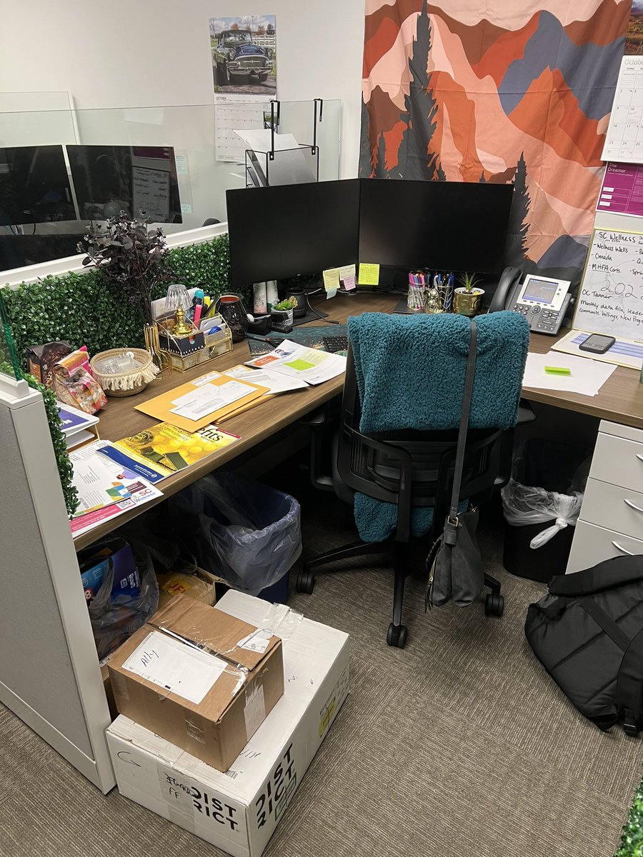 ali_powers_'s tweet photo. My desk normally > after returning from 2 weeks off https://t.co/QQnYvENKiV