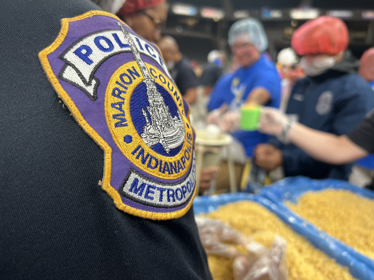 It’s a mind-blowing statistic. 

One in four Hoosiers don’t know where their next meal is coming from.

That’s why today so many came together to pack as many meals as possible for the #MillionMealMovement 

Well done #Indy &amp; team <a href="/IMPDnews/">IMPD</a> 👏

<a href="/MMealMovement/">MillionMealMovement</a>