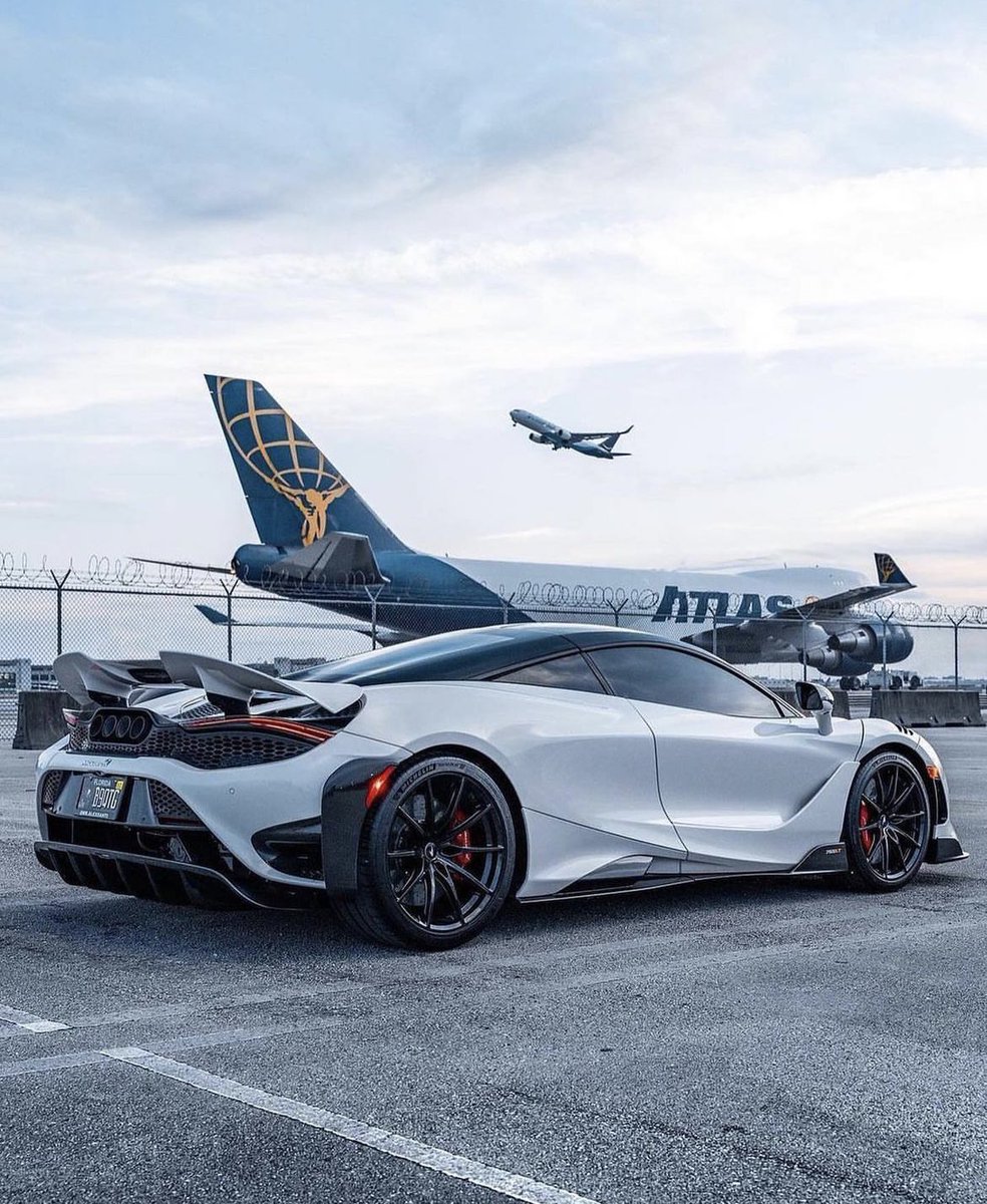 LuxuryCars365's tweet photo. McLaren 765LT 🥶 https://t.co/ztCoY3TVhM