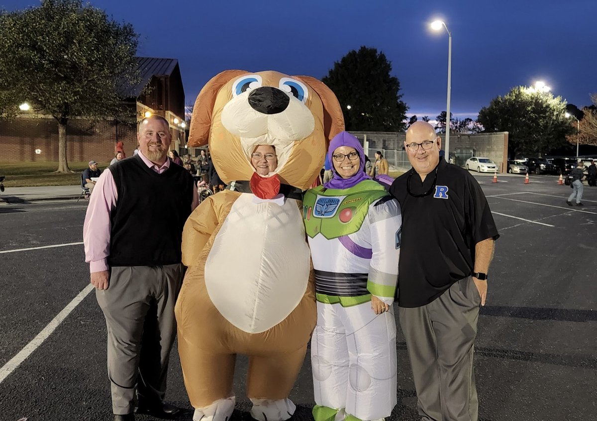 kellyjoclarke's tweet photo. Family night at our Fall Festival! #ElementaryAdmin #HighSchoolAdmin #ThankfulTuesday @NHSJaxPrincipal @OnslowSchools https://t.co/EO7ru4DlCT