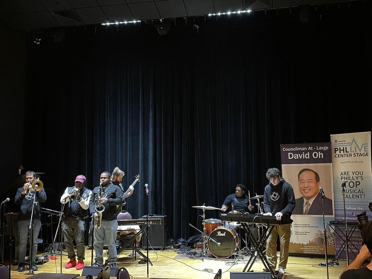 CreativePHL's tweet image. #PHLLive Center Stage 1st of 5 jazz finalists at the @ClubClef, Emmanuel O and Perpetual Motion!
