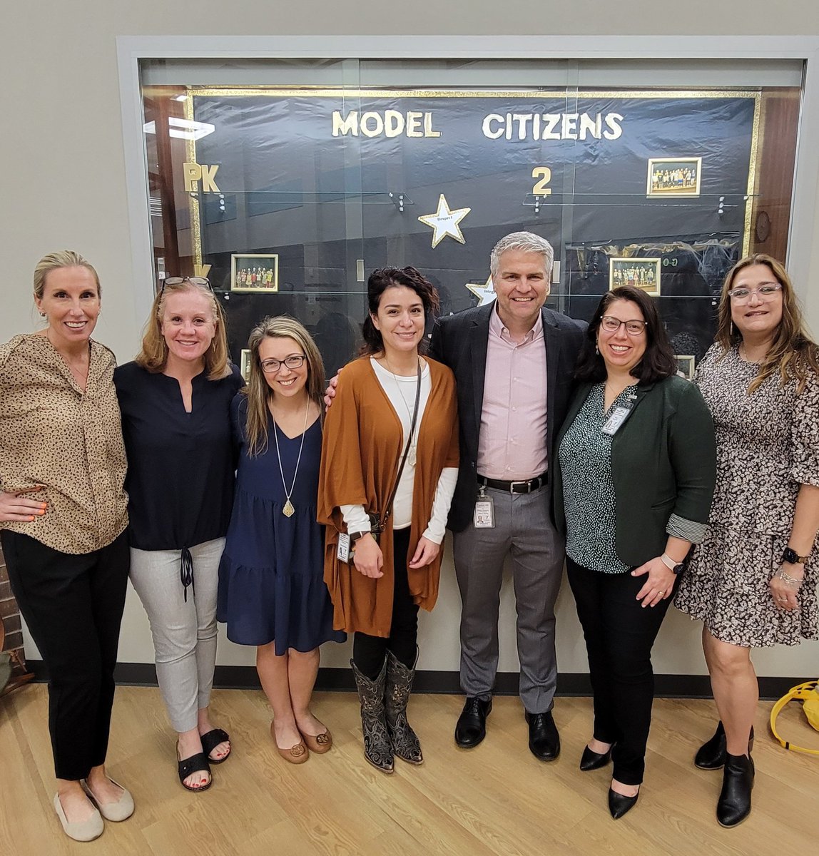 NizherDiazVela's tweet photo. Thank you parents for coming out tonight and learning from your school counselors. #parentnight #1stoneofmany #TISDcounselors #teamTomball @TISDNIS @Michael_A_Webb https://t.co/CgPtdoOvqf