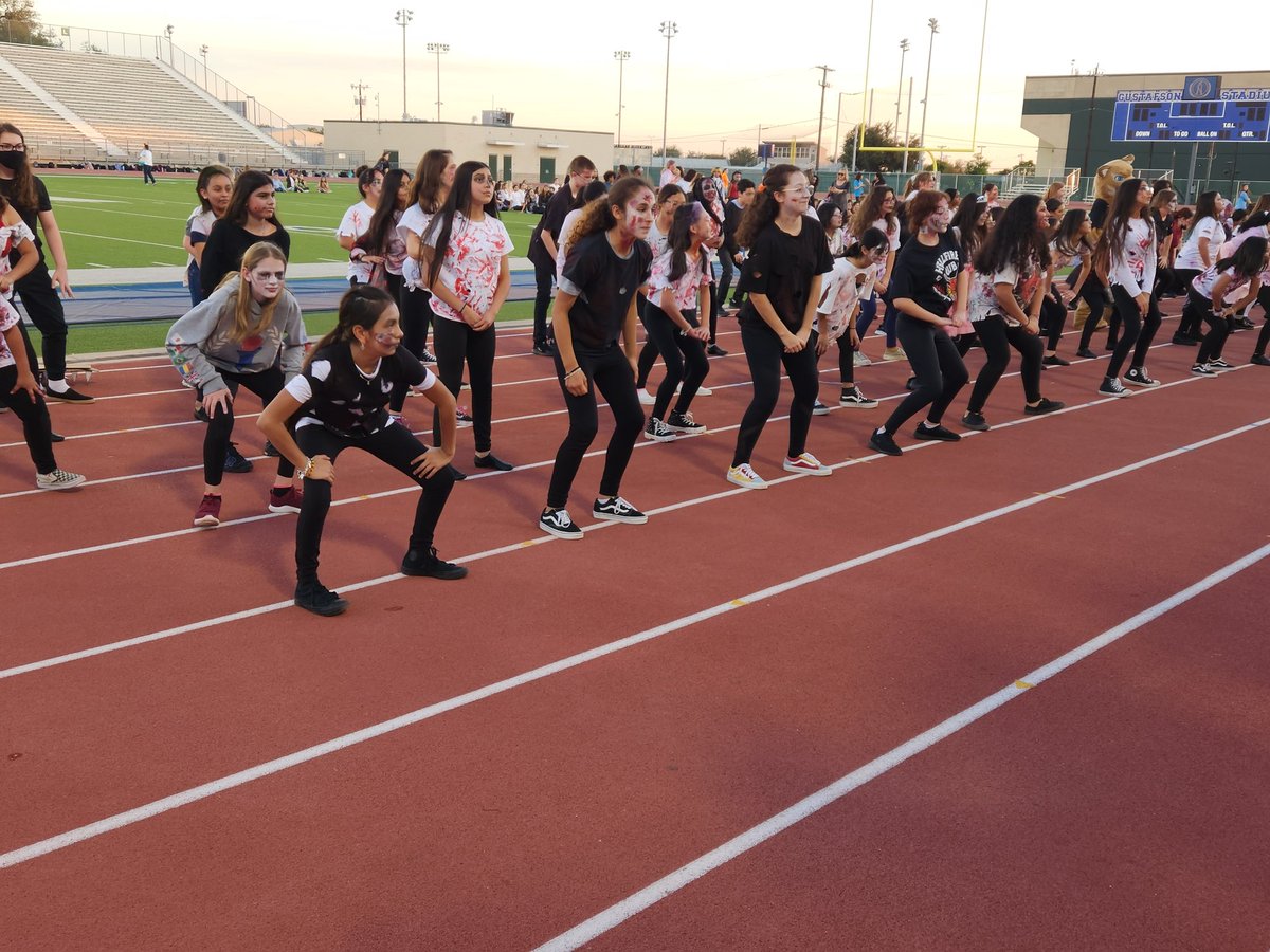 JONES_AVID's tweet photo. Hanging out with @AJMSdance and @AJMSTheaterArts
 tonight and Michael Jackson. Amazing collaborative performance by all students. 
@NISDJones 
@NISDJonesSTEM https://t.co/nWjKWjerQp