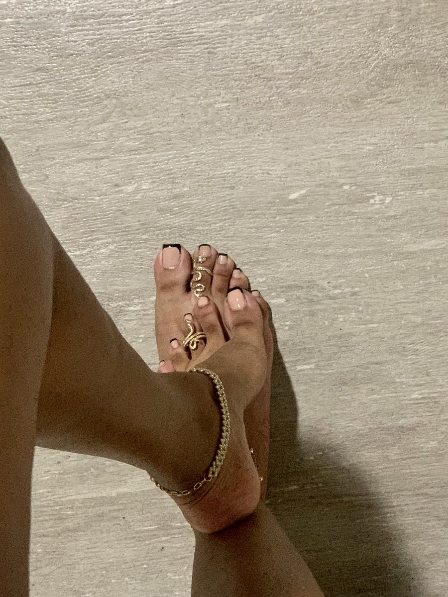 LadyTigerM's tweet photo. Never easy, always worth it🖤.                      #ebonytoes #ebonyfeetworship #ebonyfindom #feetdomme #footworshi̇p #feetworshi̇p #Feetgoddess #footbitch #ebonyfeet #ebonyfeetfetish https://t.co/fvbHtMn3Bl