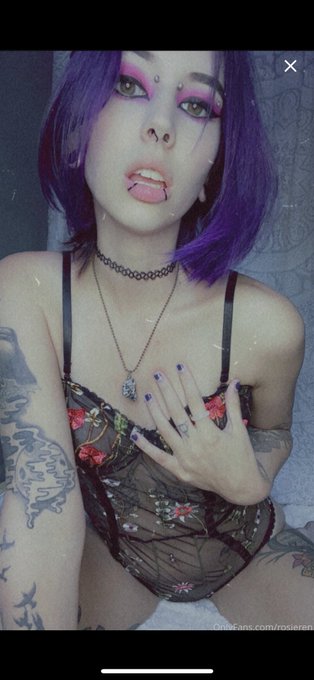 3 pic. new shoot 😘 #onlyfansgirl #onlyfans #onlyfanspromo https://t.co/syiyareQxI