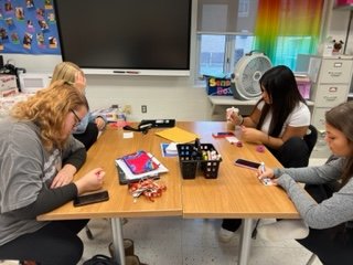 MiddletownHigh's tweet photo. Teacher Academy students in Mrs. Semonelle's class, engaged in the Kagan strategy Showdown. This strategy is a great team activity for reviewing content that students were previously taught. #collaborativestructures #cooperativelearning https://t.co/qeirpzUJQV