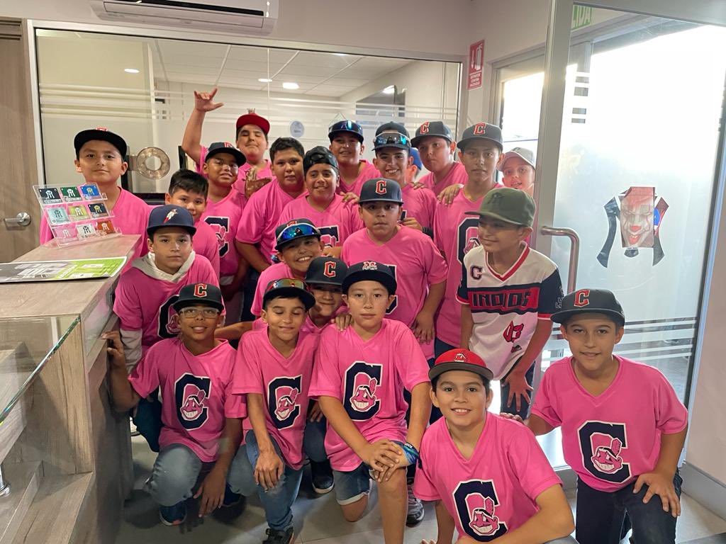 SultanesOficial's tweet photo. 🤝 | En nuestro juego de hoy, nos acompaña la Liga Pequeña de Beisbol Cuauhtémoc de San Nicolás, quienes vivieron la Gran #ExperienciaSultán y disfrutarán de nuestro duelo ante #Charro! 

¡Bienvenidos, a su casa! https://t.co/Y3jYSNDqe2
