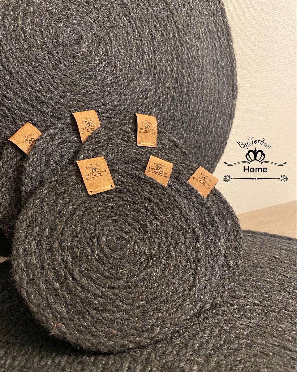 Claudia_Jordan's tweet photo. 🖤 Simplemente Negro 🖤
Este maravilloso juego para 6 con #Individuales y #Posavasos se va a #SantaCruz VI Región 🥰

#ByJordanHome #HechoAMano #HechoConAmor #AccesoriosByJordan #ByJordan https://t.co/vKodyVFBZt