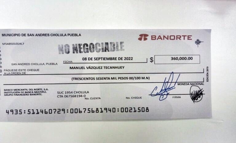 🤦🏻‍♂️ Estos son los #cheques #falsos que se expidieron por más de un millón de pesos a #regidores de #SanAndrésCholula. El alcalde @MundoTlatehui anunció una investigación para descubrir a los responsables 👇