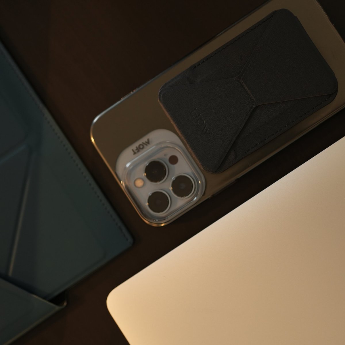 moft_global's tweet photo. Meet the satisfaction of simplicity with MOFT accessories.
The smart design remains unnoticed when folded flat, but brilliantly transforms your devices whenever you need to adapt to any environment.
.
.
.
#moft #moftsnapon #moftmagsafe #magsafewallet #iphonestand #apple https://t.co/j3ZyhUQjyS