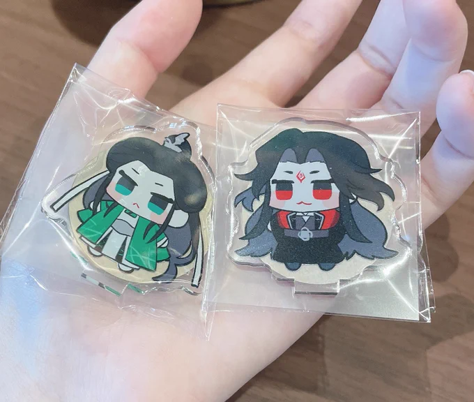 おたくらぶさんにお願いしてたミニ冰秋アクスタ届いた色味綺麗だし40mmちっちゃくて可愛いww無駄に裏面もある 