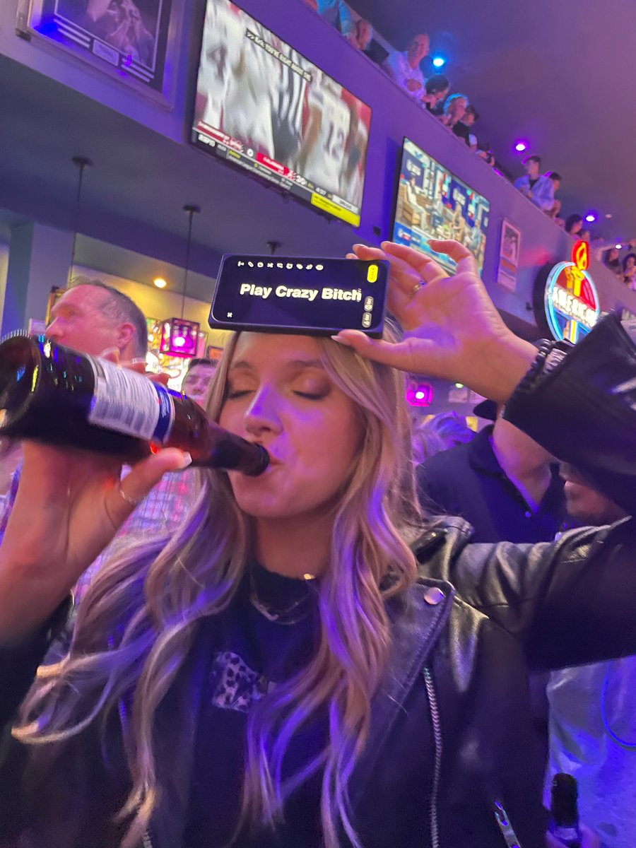 CarolanneHaslam's tweet photo. Hearing Crazy Bitch in Kid Rock’s is an unmatched element https://t.co/VGR63WkYEt