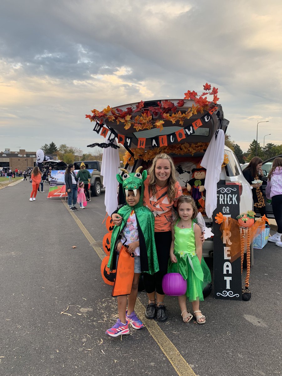 Mrs_Deatherage's tweet photo. Trunk or treat fun!!! @martellmustangs #martellkinders https://t.co/qpmtkGcKIQ
