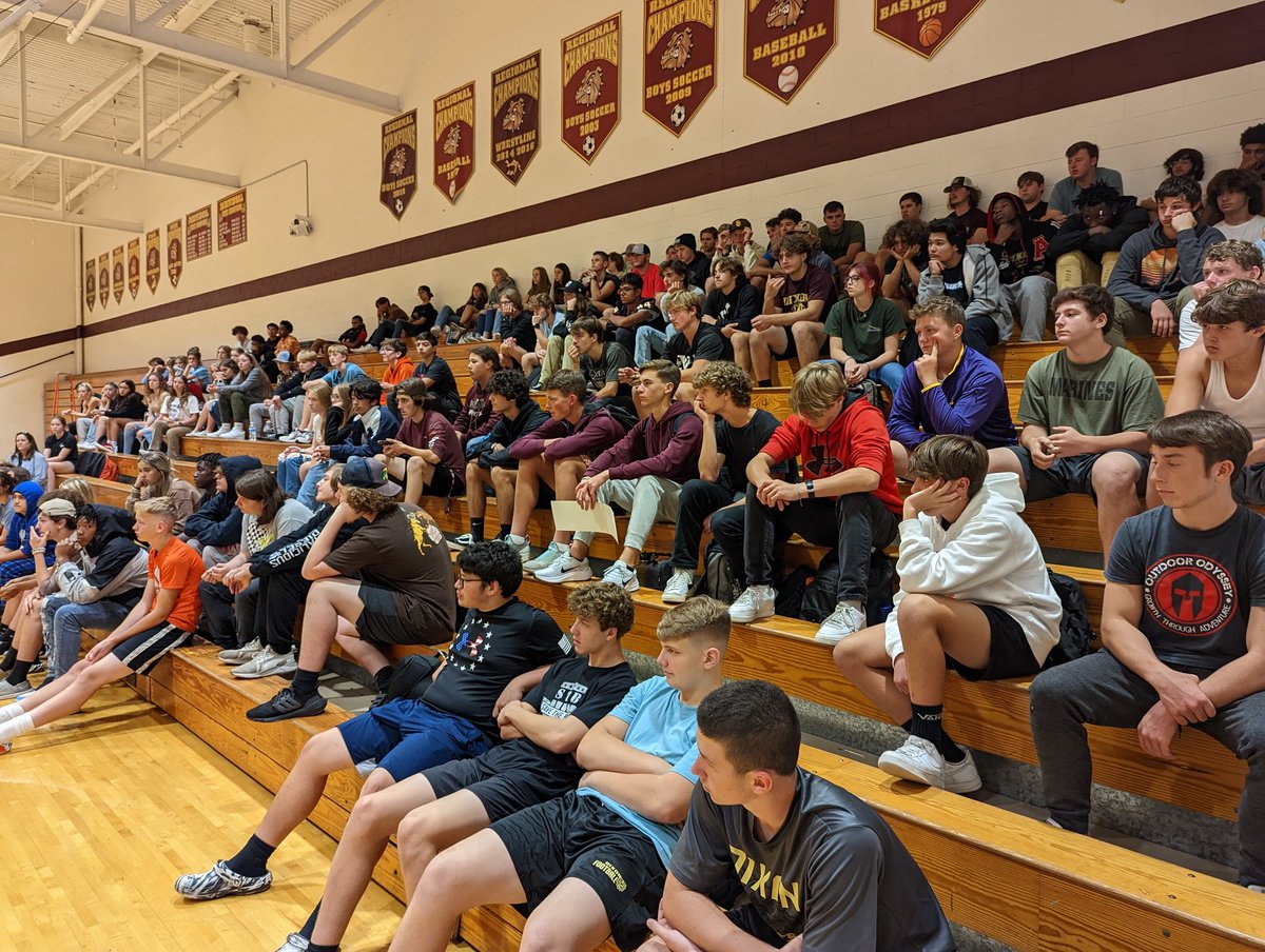 Great day at Dixon FCA kickoff with <a href="/KenLovell75/">Ken Lovell</a> thank you coaches for your support. God is good! <a href="/DixonSportsInfo/">Dixon Bulldogs Athletics🚌</a> <a href="/Dixon_Bulldogs/">Dixon Bulldogs</a>