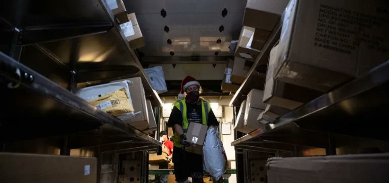 SupplyChainDive's tweet photo. UPS is planning for a more typical peak this year, as low inventories and upstream congestion are no longer a concern.  https://t.co/kzLJGqoRBM https://t.co/Pptcv6xGhq