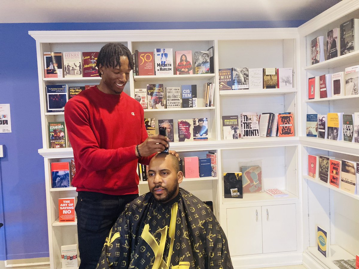 DrFrankRoberts's tweet photo. The story of my student Bo being my barber is an example of the ethics of mutual care/radical reciprocity that underscores the relationship between black faculty &amp; students in PWI spaces. We literally need each other. We have gifts to offer each other, mentorship is reciprocal. https://t.co/9h3Qj6m1PG