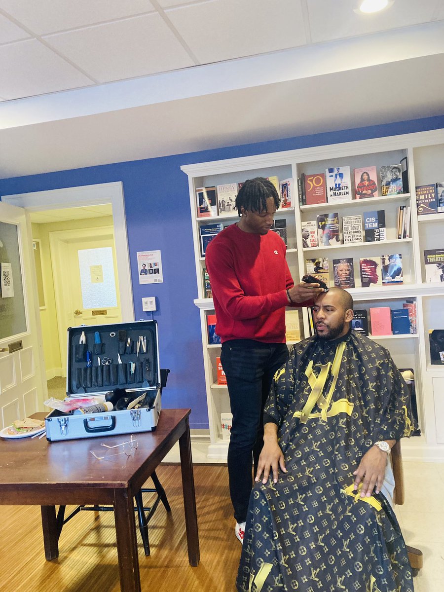 DrFrankRoberts's tweet photo. The story of my student Bo being my barber is an example of the ethics of mutual care/radical reciprocity that underscores the relationship between black faculty &amp; students in PWI spaces. We literally need each other. We have gifts to offer each other, mentorship is reciprocal. https://t.co/9h3Qj6m1PG