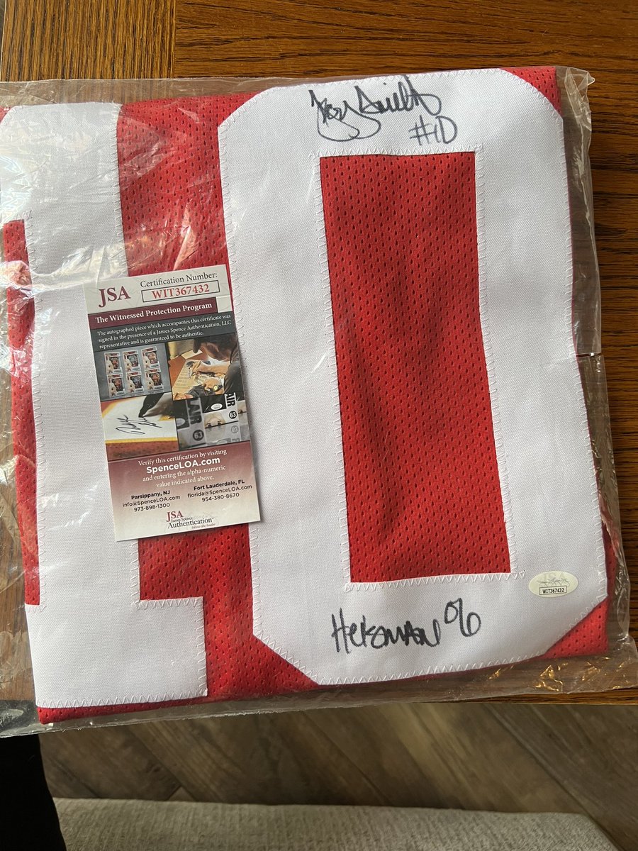 GoBrowniesLive's tweet photo. 🚨Giveaway🚨🏈 Not #Browns  but we are giving away a Heisman Trophy 🏆 winner Troy Smith jersey! Easy to win!
1. Follow the @GoBrowniesLive show
2. Retweet this! Good luck!! https://t.co/IETHOkNRJ9