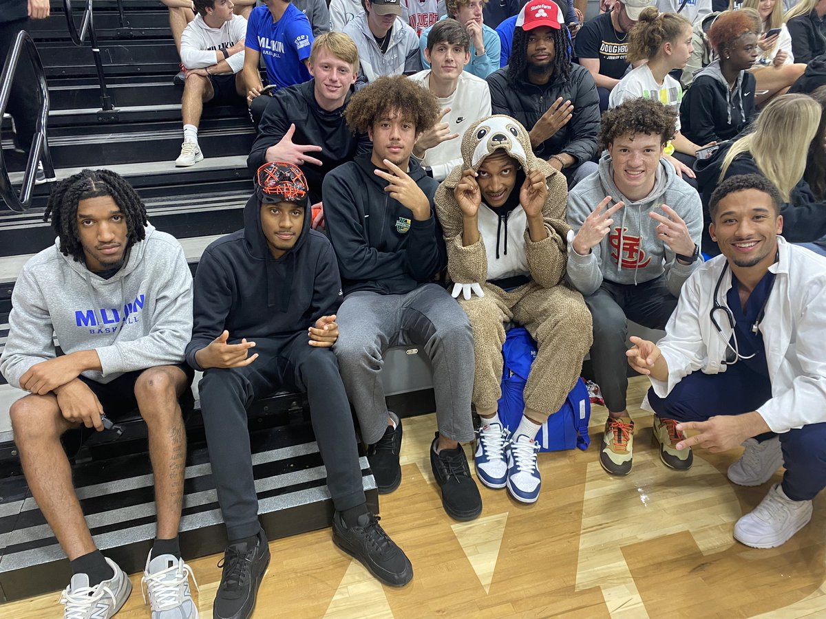 millikinmbb's tweet photo. A few of the guys out to support @millikin_vb in their big CCIW matchup! Ⓜ️ #PILLARS https://t.co/pwYTW0jtrV