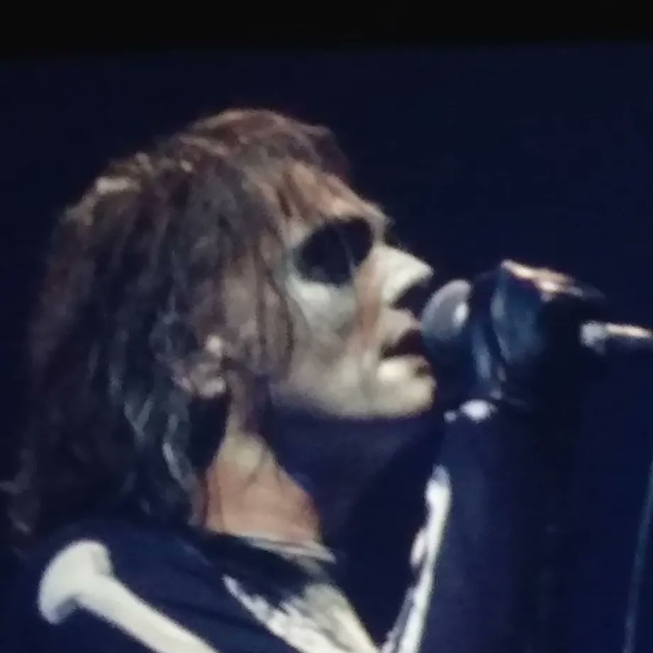 bleed_thefreak's tweet photo. making my yearly twitter post just to say that i got to mcr TWICE and it was the most life-changing thing i have ever witnessed in my 18 years of being alive. this band is one of the only reasons im still alive and i owe them everything https://t.co/kdLMDMAYWc