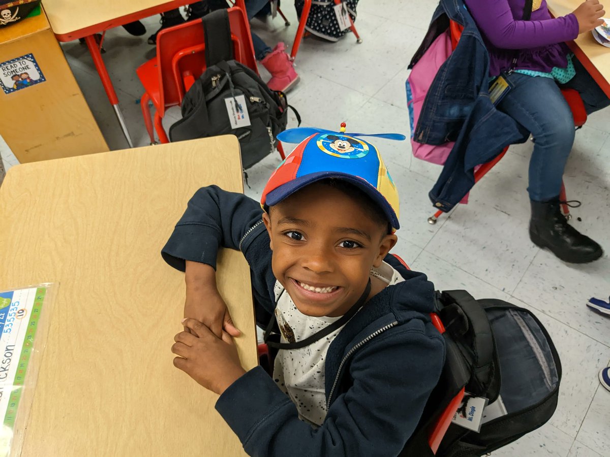 saundersnnps's tweet photo. Saunders Spartans truly went all out for Hat Day! It'll be exciting to see everyone rocking their favorite jerseys tomorrow!
#RedRibbonWeek #NNPSProud #STANDNNPS #HatDay #SaundersProud https://t.co/Iqa7shhSJt