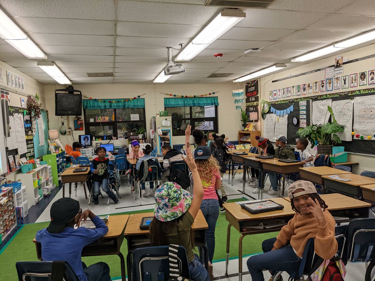 saundersnnps's tweet photo. Saunders Spartans truly went all out for Hat Day! It'll be exciting to see everyone rocking their favorite jerseys tomorrow!
#RedRibbonWeek #NNPSProud #STANDNNPS #HatDay #SaundersProud https://t.co/Iqa7shhSJt