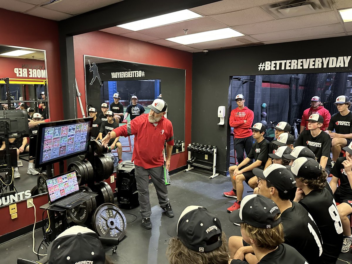 DatDude_RySattz's tweet photo. Chalk talk hitting session for the @ONTProspects 16u team with one of the best @Andystewart2828 💥💥💥 https://t.co/ZQ8THIH3r0