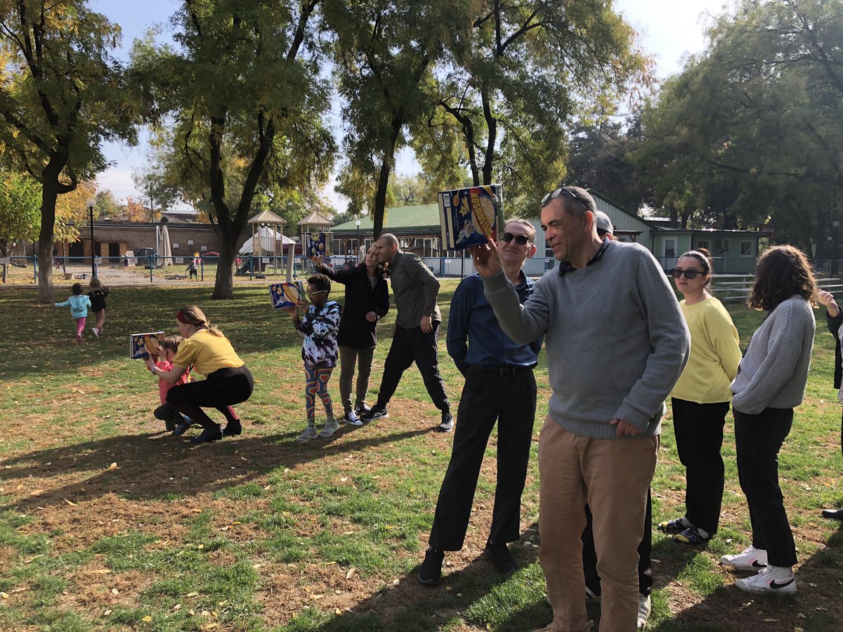 BrianJKasper's tweet image. #Tashschool teachers and students viewing the partial #SolarEclipse. @DohaDerek @WaLead_B @billkralovec #science #nature