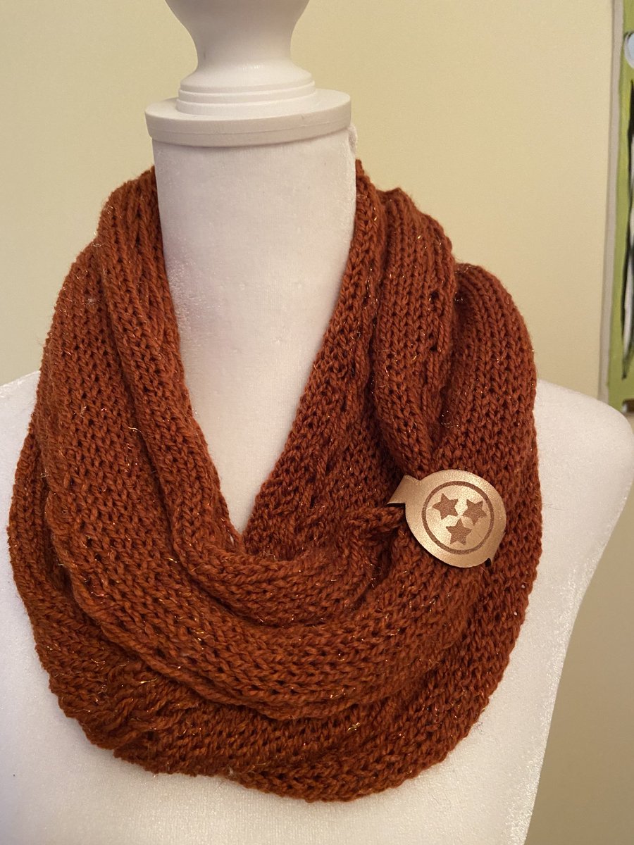 sonya_cam's tweet photo. Cold weather is coming. Come to the Carter Elementary School holiday bazaar on Strawberry Plains Pike in Knoxville on November 19 from 9 AM to 2 PM to support our school and buy something to keep you warm. https://t.co/SezHb9diGd