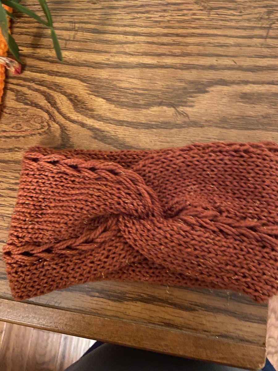 sonya_cam's tweet photo. Cold weather is coming. Come to the Carter Elementary School holiday bazaar on Strawberry Plains Pike in Knoxville on November 19 from 9 AM to 2 PM to support our school and buy something to keep you warm. https://t.co/SezHb9diGd