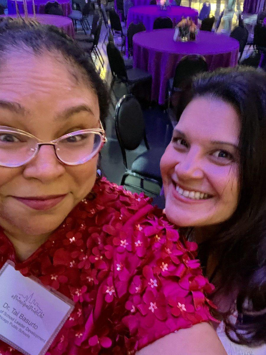 Chitownteach's tweet photo. Thanks @TheFundChicago for an evening of food, comraderie, and stories. I love our @ChiPubSchools leaders and am grateful to them for all they do. https://t.co/mRnxlCXAfG