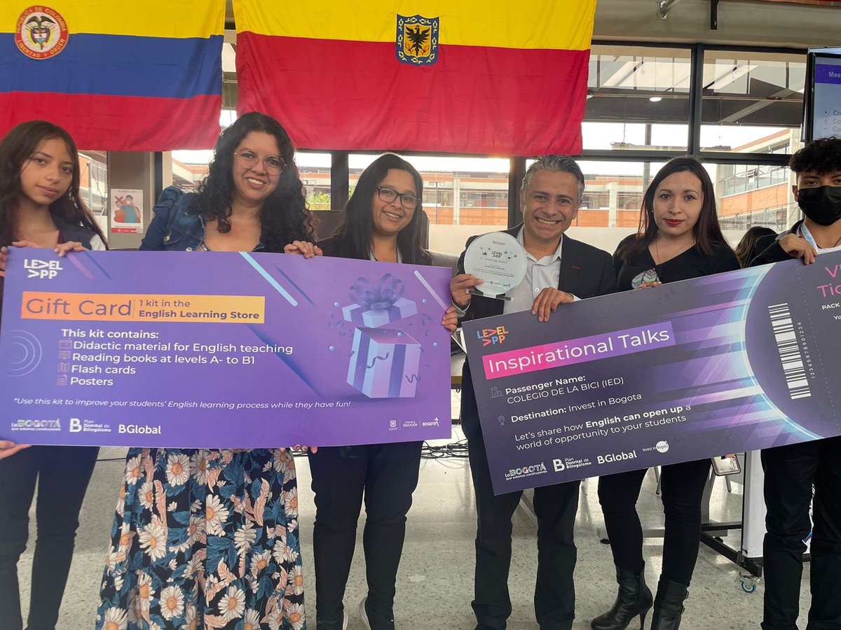 ColegiodelaBici's tweet photo. @Educacionbogota @UliaYemail @RedAcademica Para el @ColegiodelaBici fue un honor ser anfitrión de la Clausura del Desafío #LevelApp del #PlanDistritalDeBiligüismo y ser reconocido dentro de los mejores 10 colegios en este Desafío. Nuestros/as estudiantes y profes ganadores los más felices!
@Educacionbogota @UliaYemail https://t.co/doWRrGDFfQ