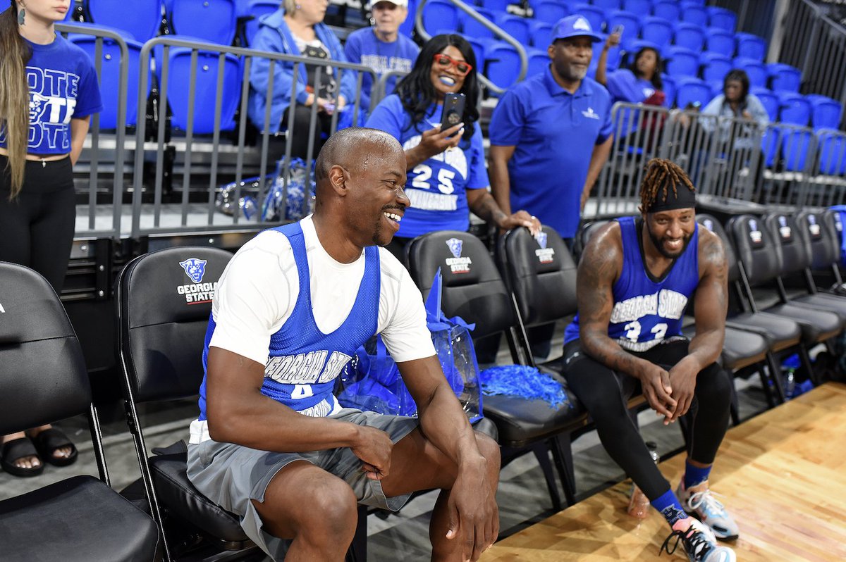 Students and staff faced off in the annual Pad the Pantry #GeorgiaStateHC22 Student vs. Staff Basketball Game. While the staff team was victorious, the real winner was @PanthersPantry. The event hosted by @GSUCivicEngage benefits the pantry. Learn more: t.gsu.edu/3D3v8aq