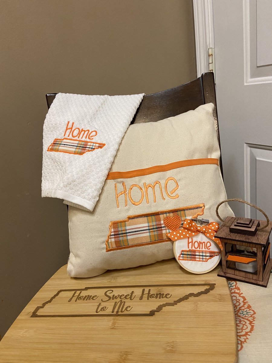 sonya_cam's tweet photo. It’s great to be from Tennessee. Here are some Tennessee themed home decor items you can purchase at the Carter Elementary holiday bazaar. Everyone can come &amp; get their Christmas shopping done while supporting the school on Nov. 19 from 9am to 2 pm.  Invite your friends. https://t.co/tQdNnZnviM