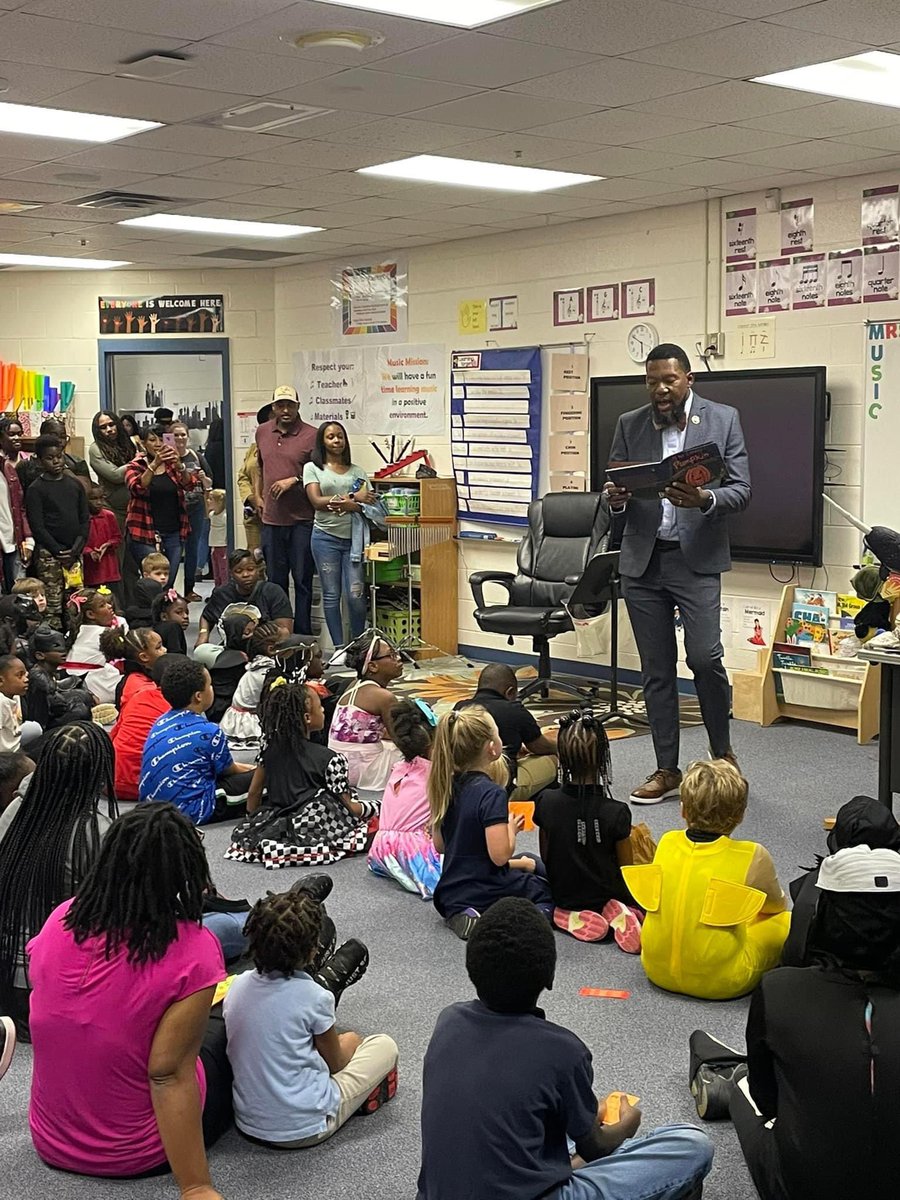 We had a great time at our literacy night! Thank you Nelson Render <a href="/NelsonLRender/">Nelson L Render</a> for joining us! #built4bibb