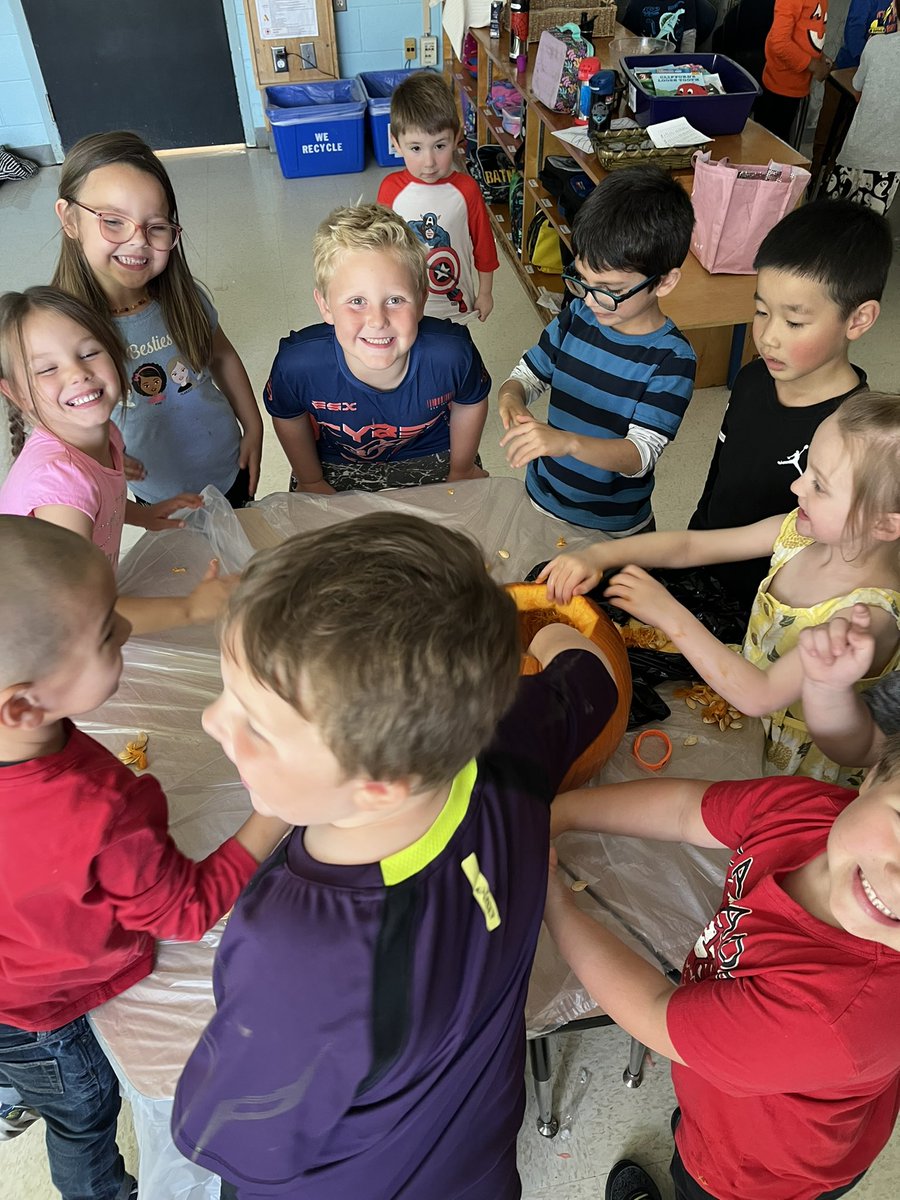 We had so much fun exploring pumpkins! Look at those smiles! 😀What a great start to our pumpkin week! 🎃 #halloween #togetherisbetter #pumpkinweek <a href="/alcdsb_rosa/">Holy Rosary CS</a>