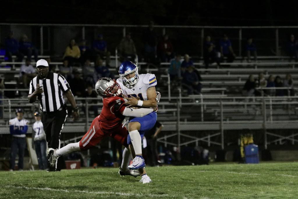 sportsinkansas's tweet image. Two 2025 players to keep an eye on out of 4A Wellington (5-3)

-Brody Weir (6-3, 210 TE/DE) 
142 receiving yards/2 TD, 10.5 sacks, 44 tackles
3 FF, 2 FR, 4 PD

-Carter Burnett (6-4, 175 DE)
62 total tackles, 5.5 sacks, 2 FR, 2 PBU

Two sophomores with great size and upside.