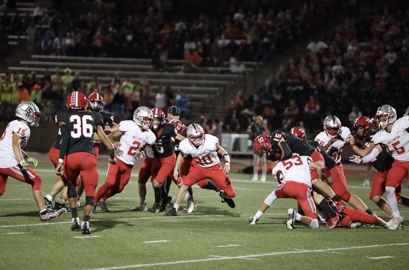 sportsinkansas's tweet image. Two 2025 players to keep an eye on out of 4A Wellington (5-3)

-Brody Weir (6-3, 210 TE/DE) 
142 receiving yards/2 TD, 10.5 sacks, 44 tackles
3 FF, 2 FR, 4 PD

-Carter Burnett (6-4, 175 DE)
62 total tackles, 5.5 sacks, 2 FR, 2 PBU

Two sophomores with great size and upside.