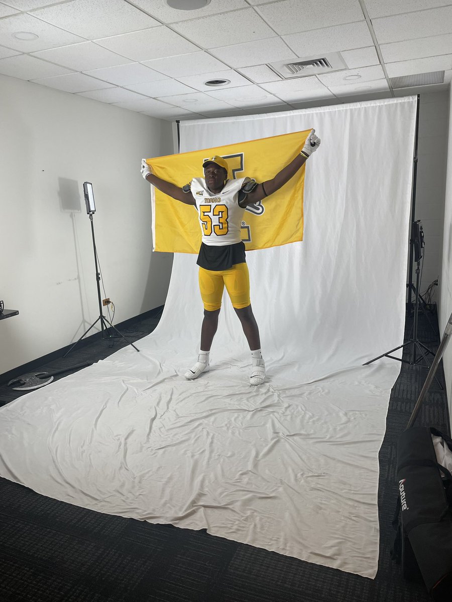 Thank you <a href="/VandalFootball/">Idaho Football</a> for having me up for a gameday visit. I had a great time meeting the coaches and seeing the great work you guys are doing up there! #GoVandals <a href="/Coach_Eck/">Jason Eck</a> @Booof38 <a href="/MattLinehan_10/">Coach Matt Linehan</a>

<a href="/PrepRedzoneID/">Prep Redzone Idaho</a> <a href="/BrandonHuffman/">Brandon Huffman</a> <a href="/RAREAcademyID/">RARE Academy</a> <a href="/NickFarman55/">Nick Farman M.S.</a>  <a href="/PGregorian/">Paul Gregorian</a>