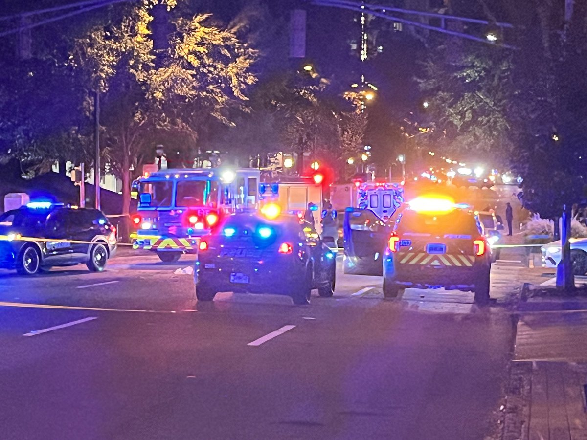 CodyAlcorn's tweet photo. Initial reports of 2 shot at 16th and W Peachtree Street in Midtown. I’m on scene waiting for offical update from @Atlanta_Police. https://t.co/Z10hTSr0nC