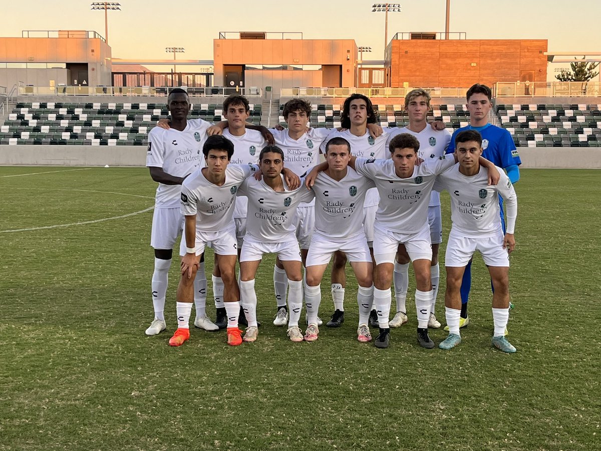 LoyalSelect's tweet image. Put on for the city. 🌆

#LoyalSelect | @radychildrens